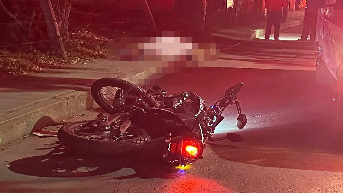 Motociclista muere en calles de Álamo tras chocar